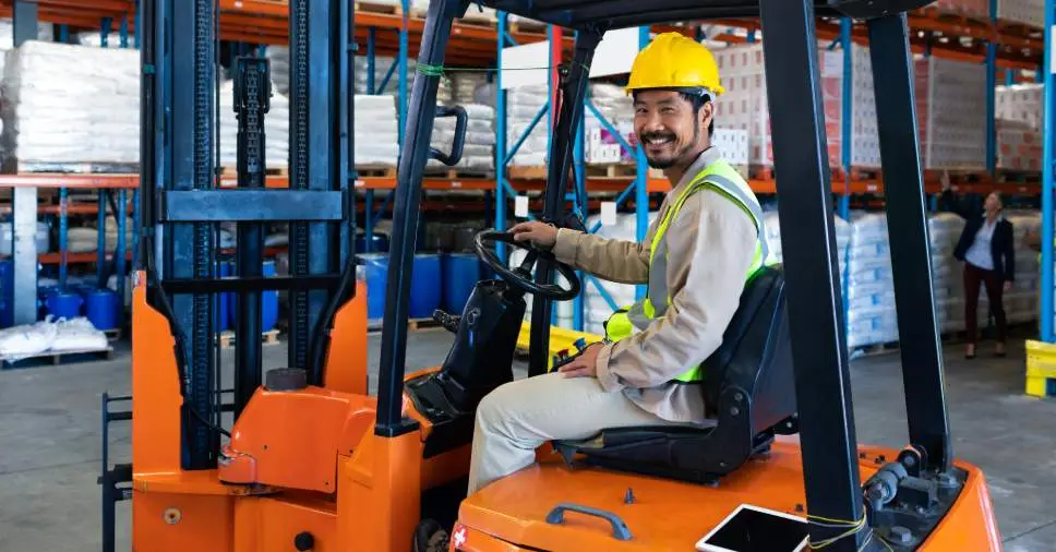 Profissional qualificado que passou por treinamento de operadores